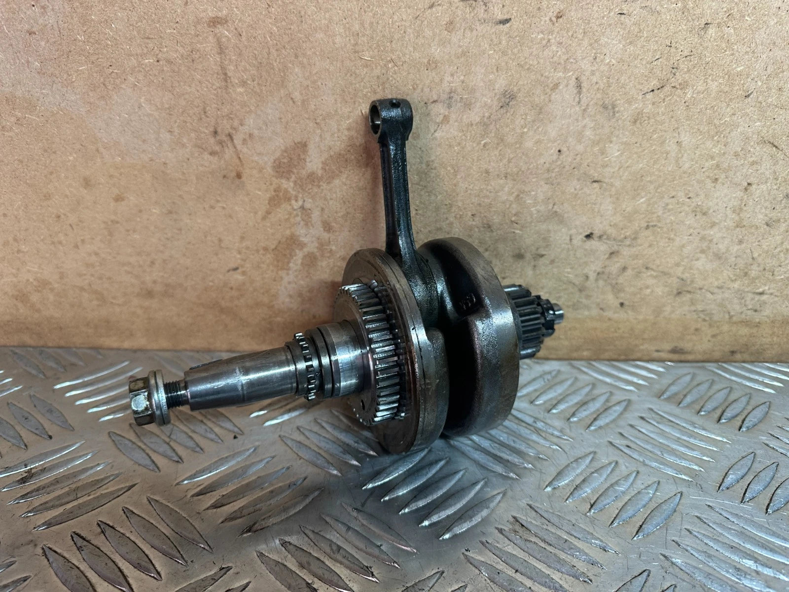 Honda CBR125R Engine Crankshaft Assy with Keys & Gear Carb Model 2005 CBR 125